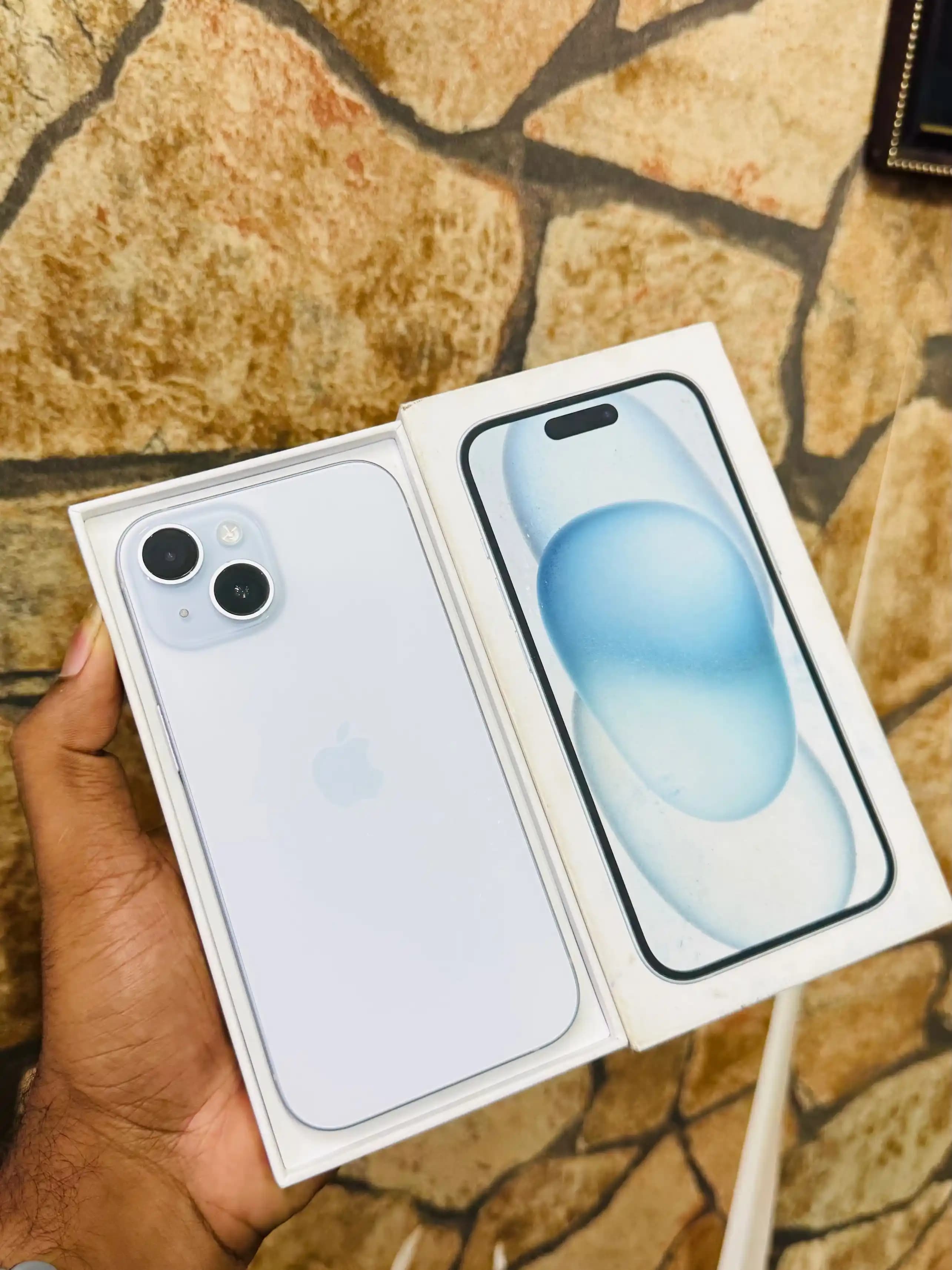 Apple iPhone 15 photo 1