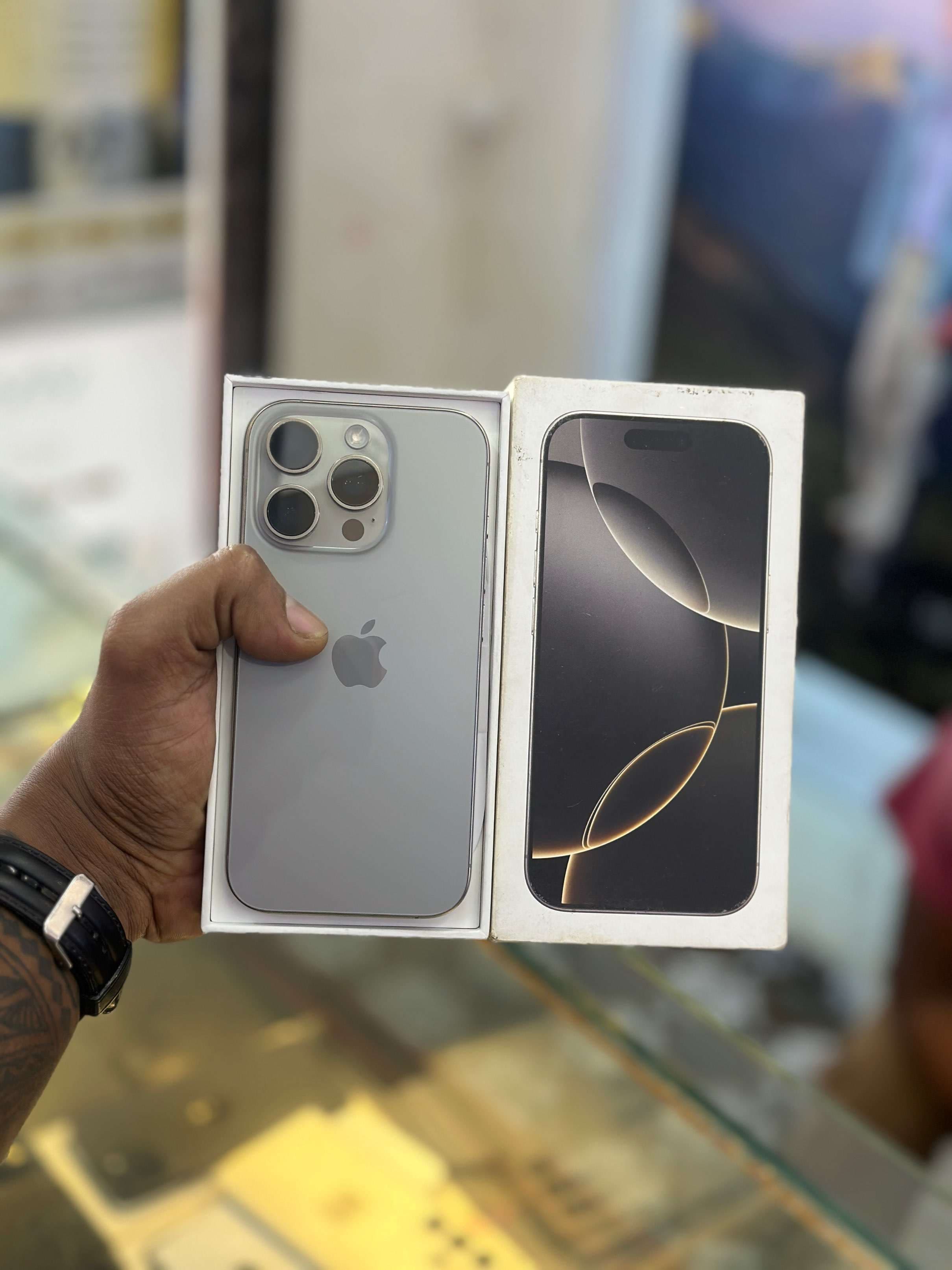 Apple iPhone 16 Pro photo 1