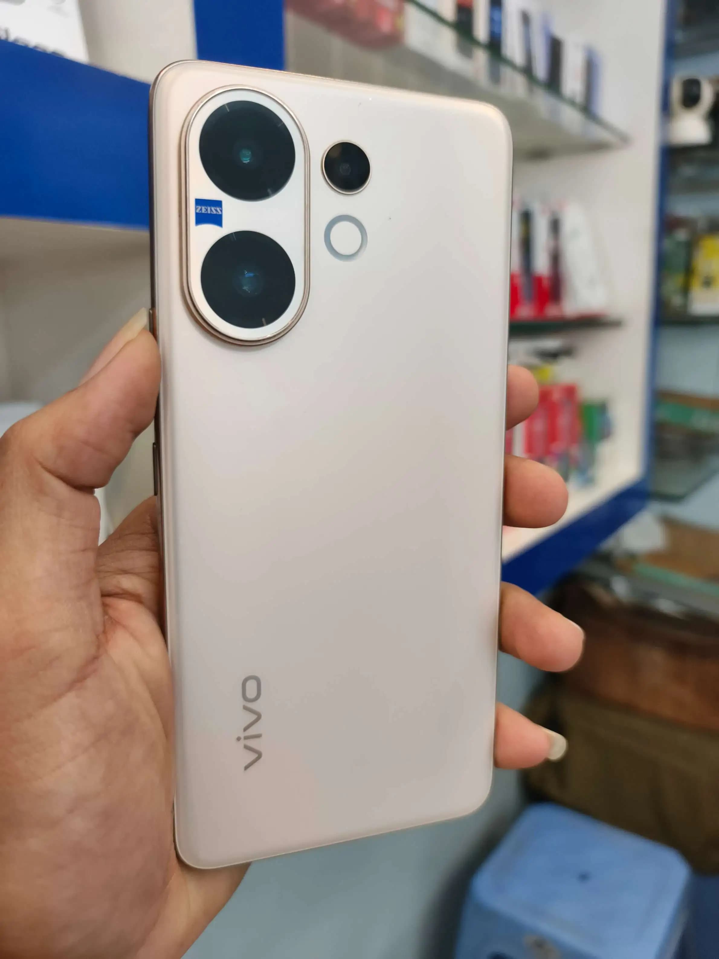Vivo V60 photo 1