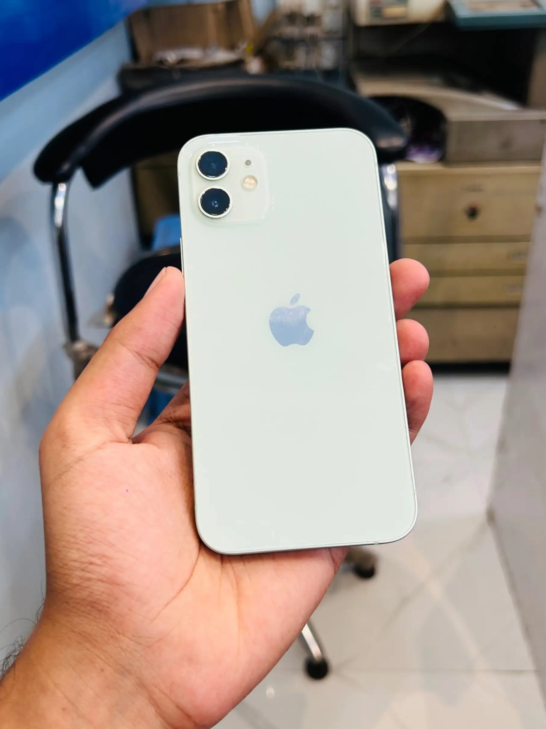 Apple iPhone 12 photo 2