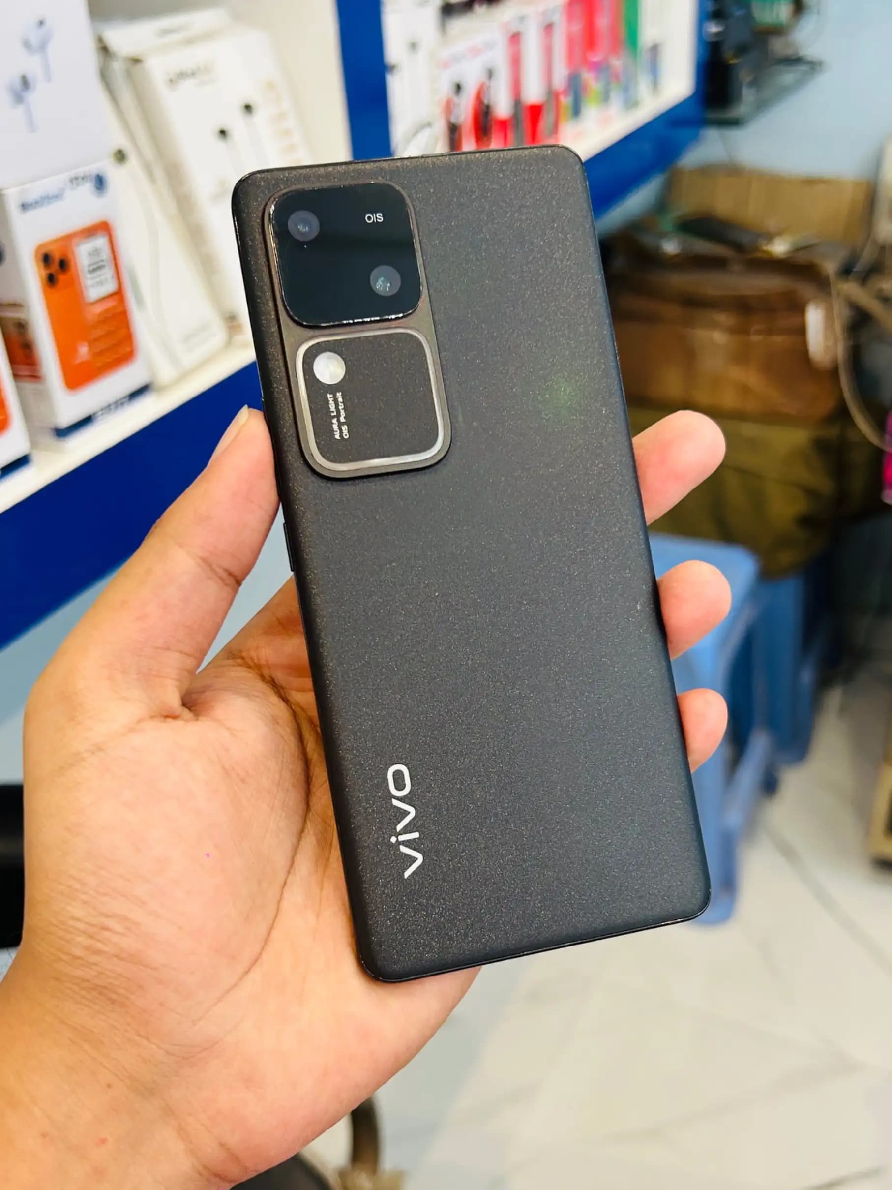 Vivo V30 photo 1