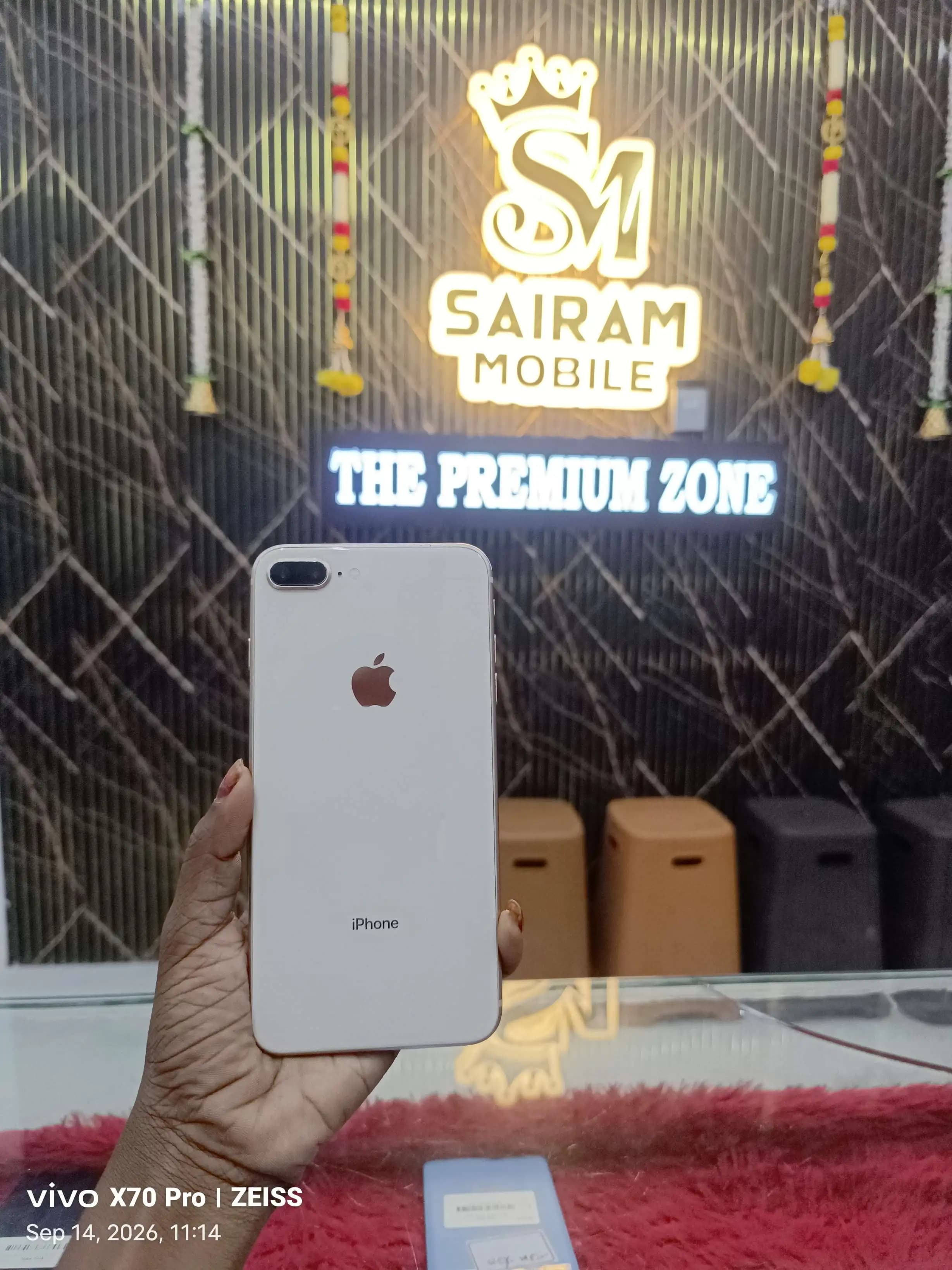 Apple iPhone 8 Plus photo 1