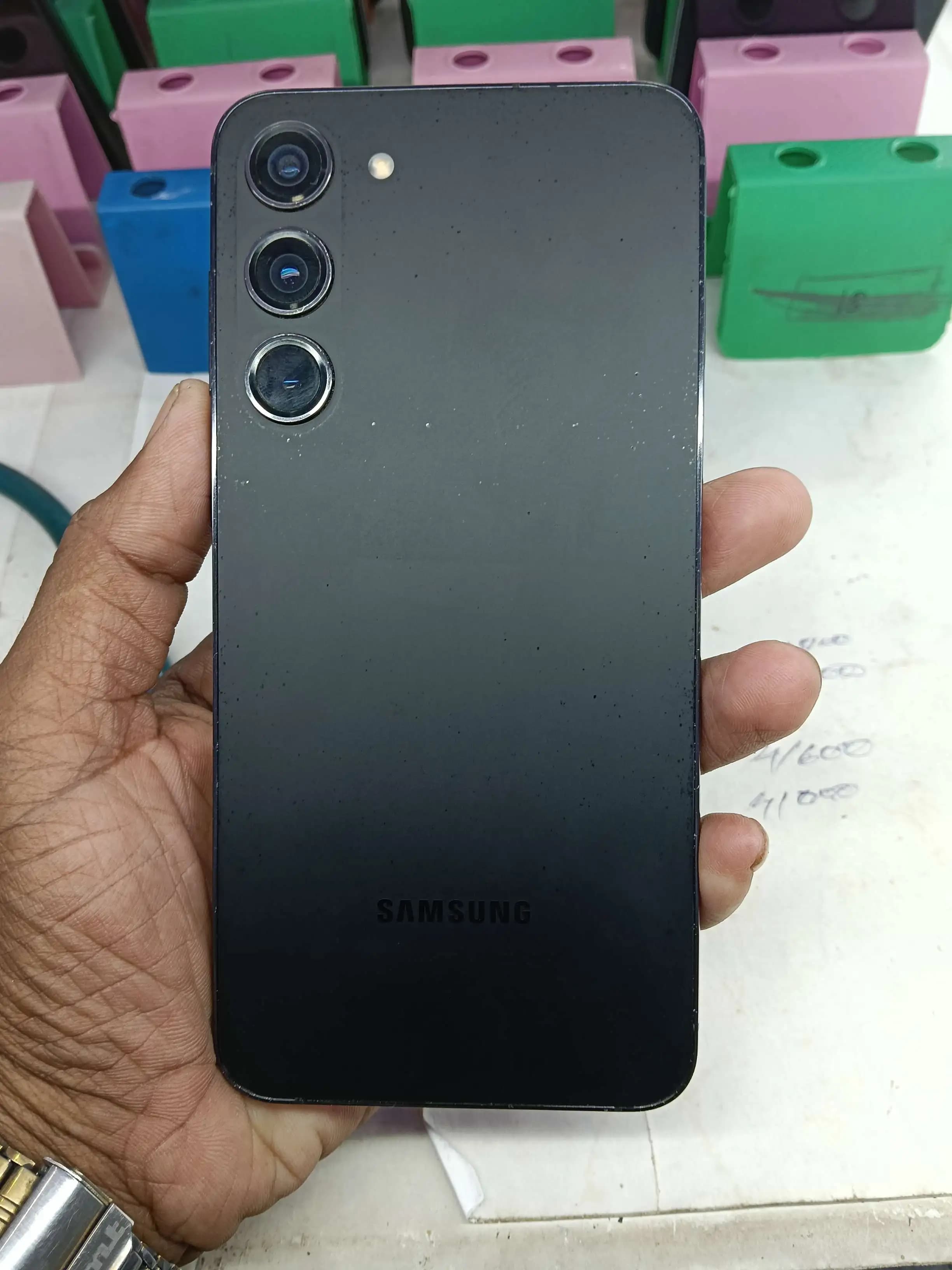Samsung Galaxy S23+ photo 1