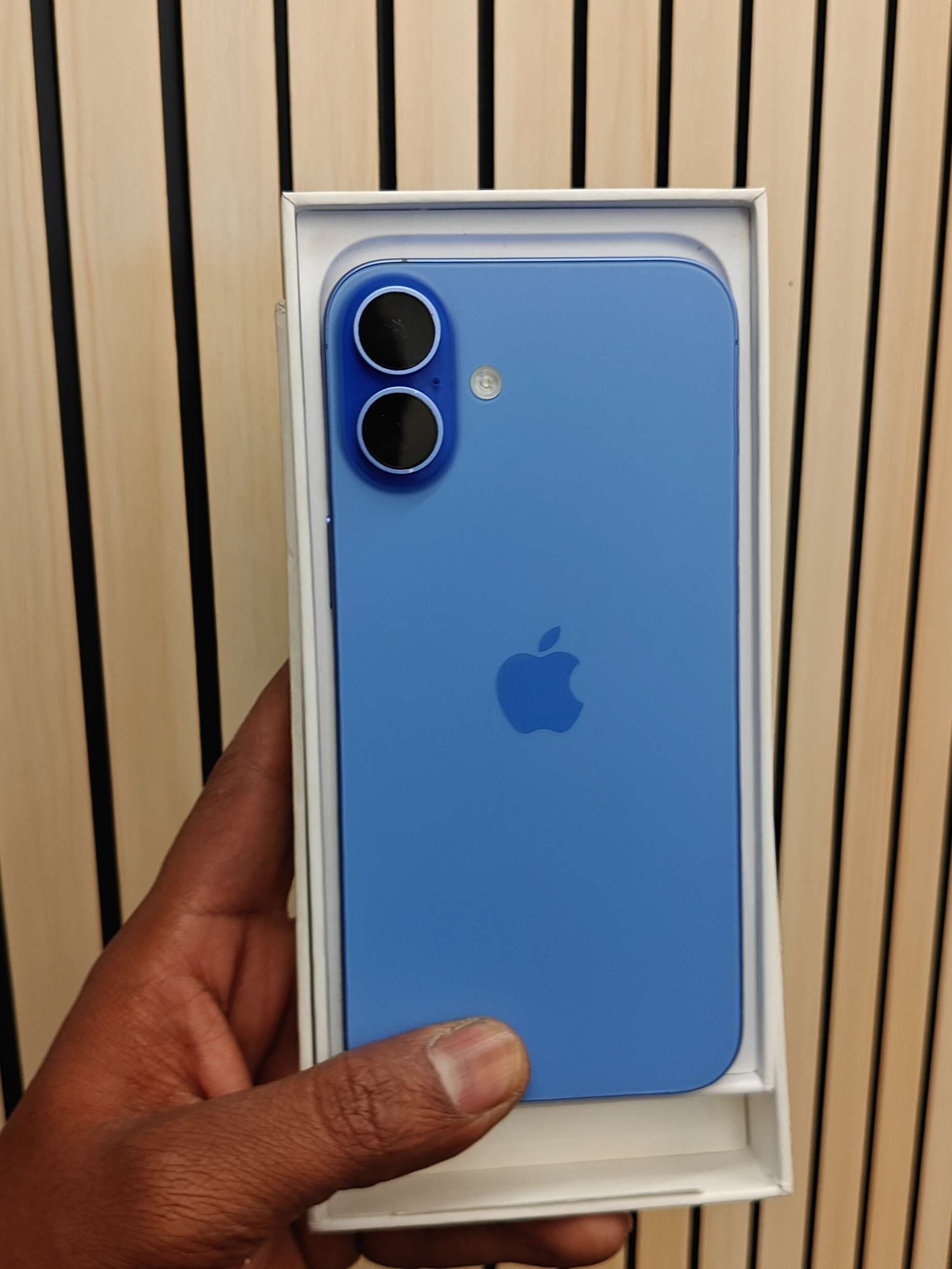 Apple iPhone 16 Plus photo 1
