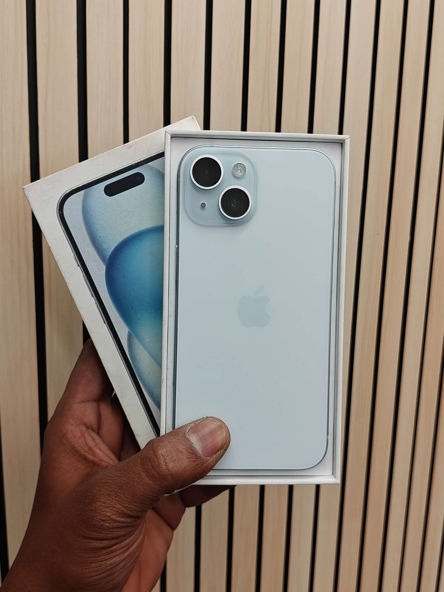 Apple iPhone 15 photo 2