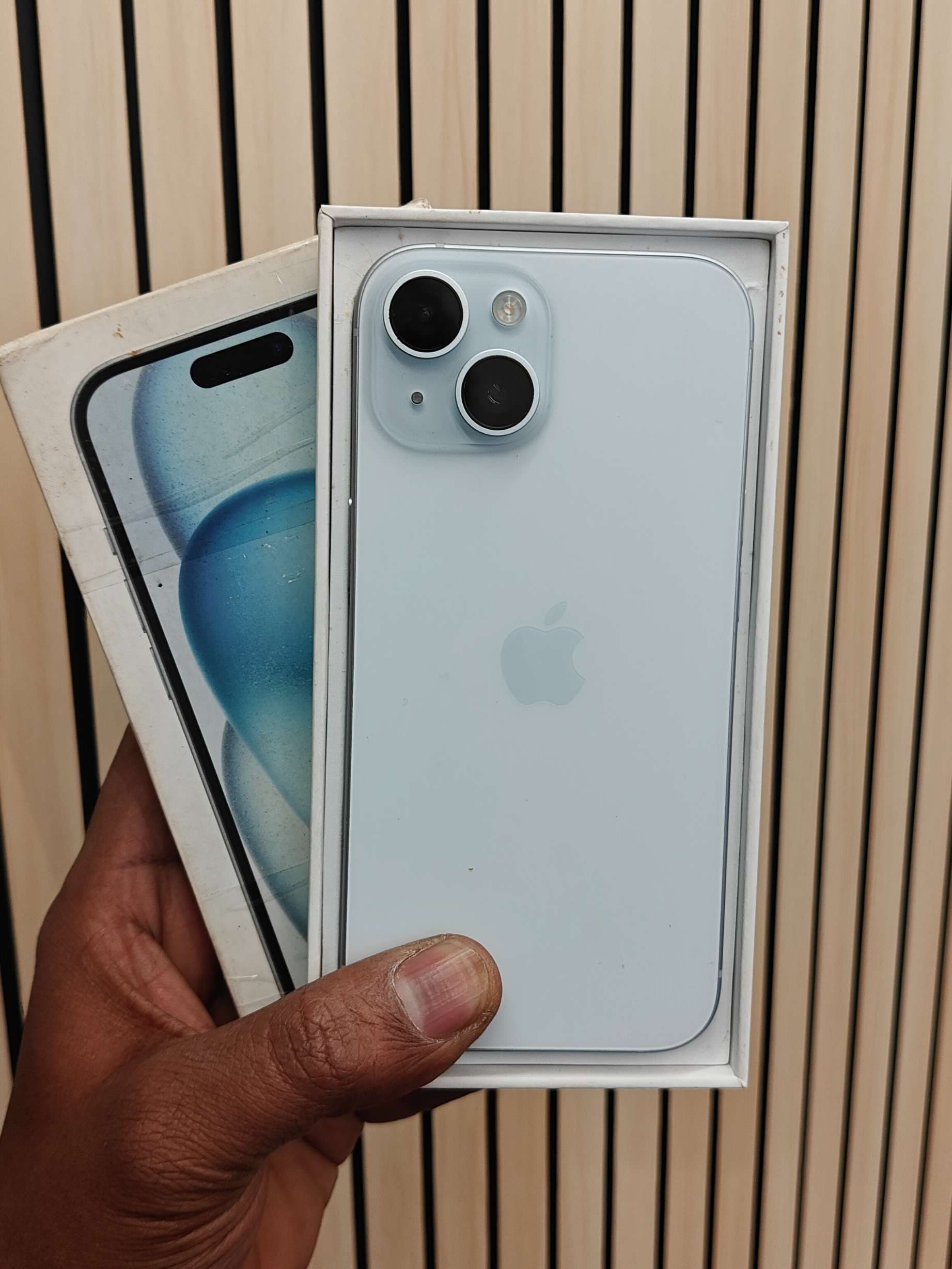 Apple iPhone 15 photo 1