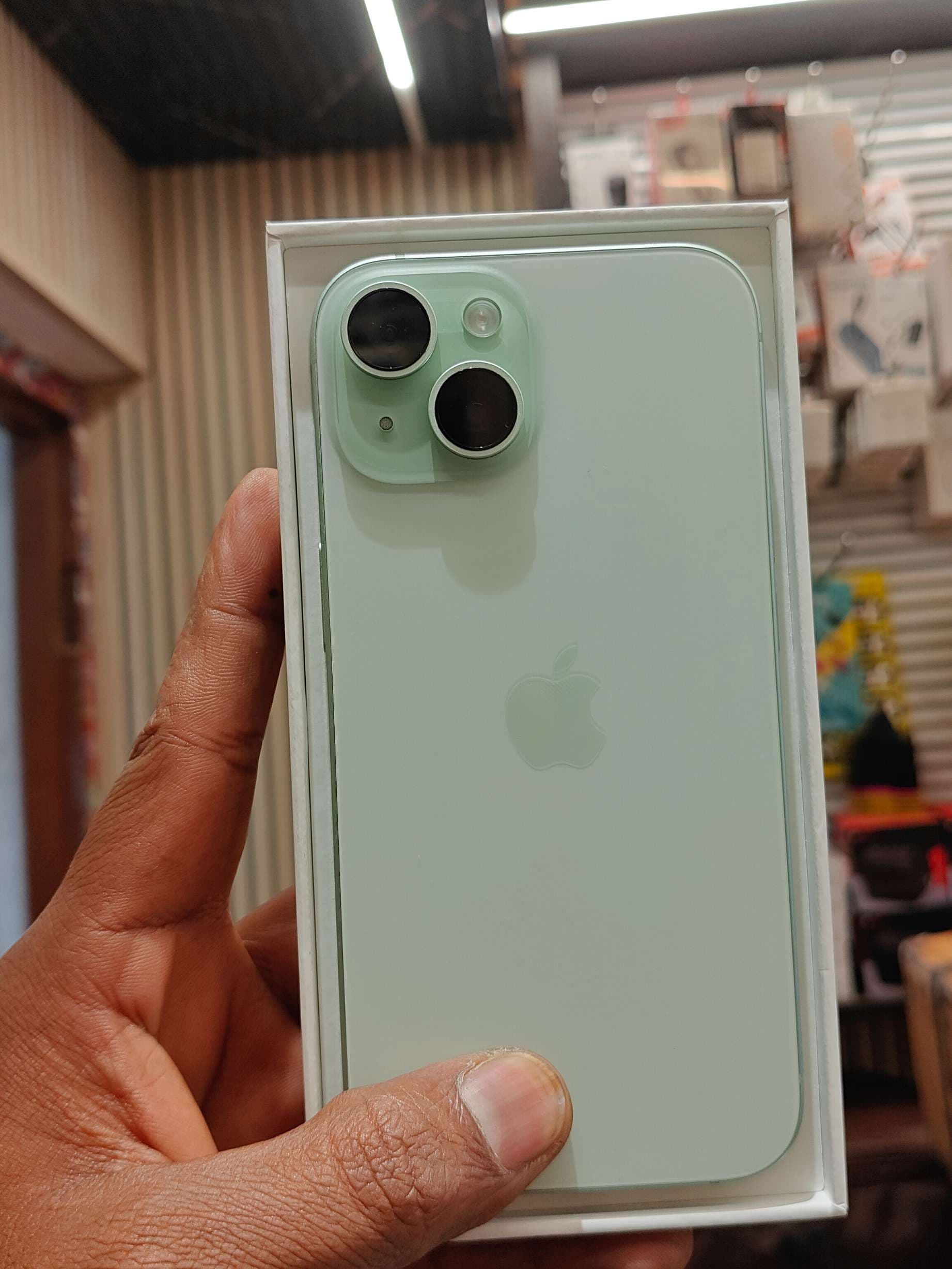 Apple iPhone 15 photo 1