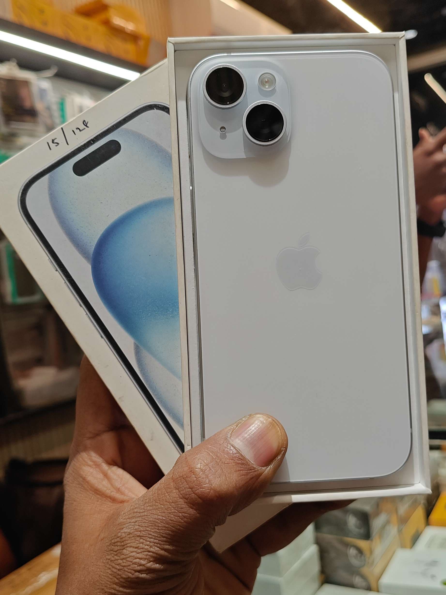 Apple iPhone 15 photo 1