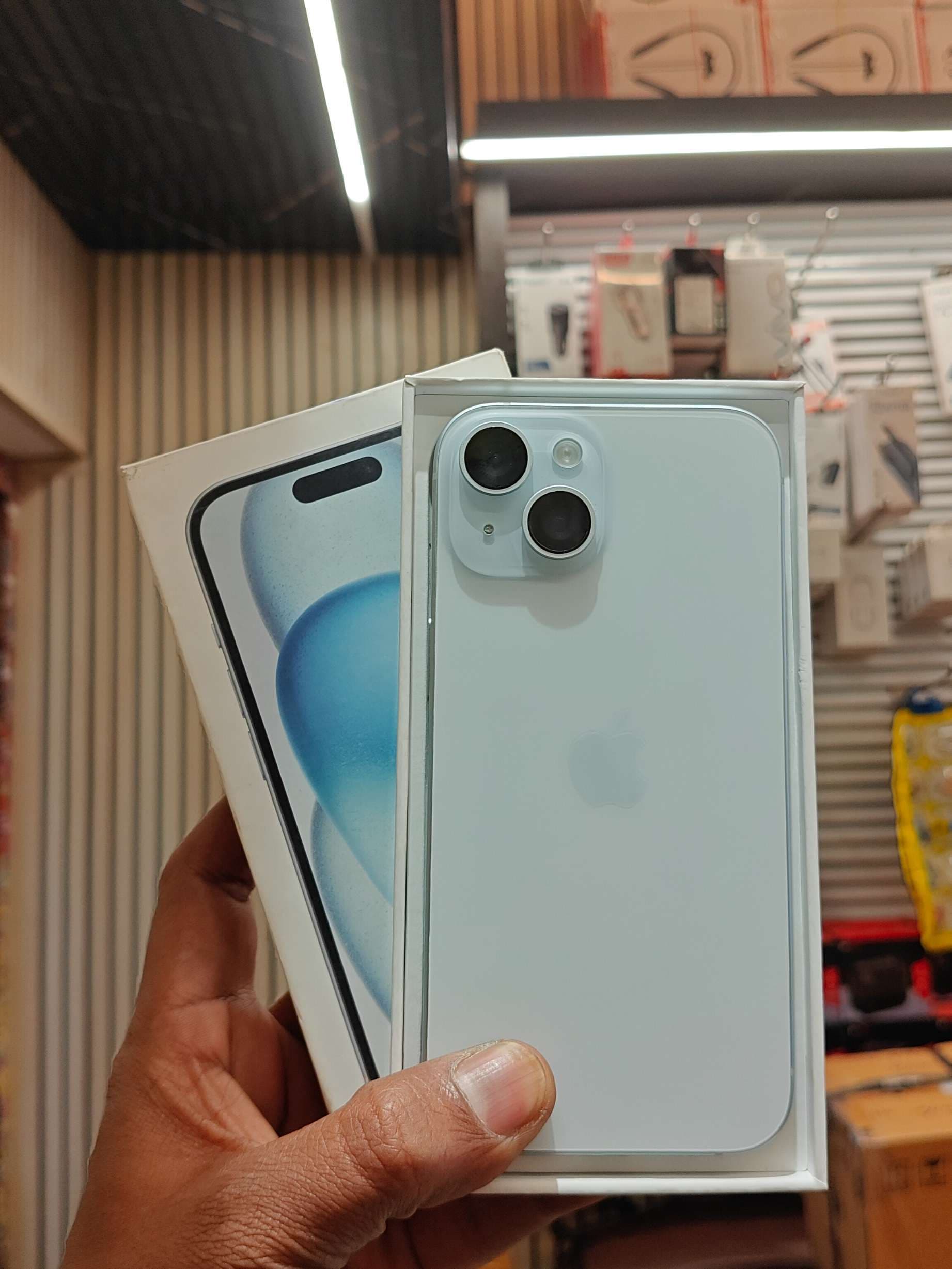 Apple iPhone 15 photo 1