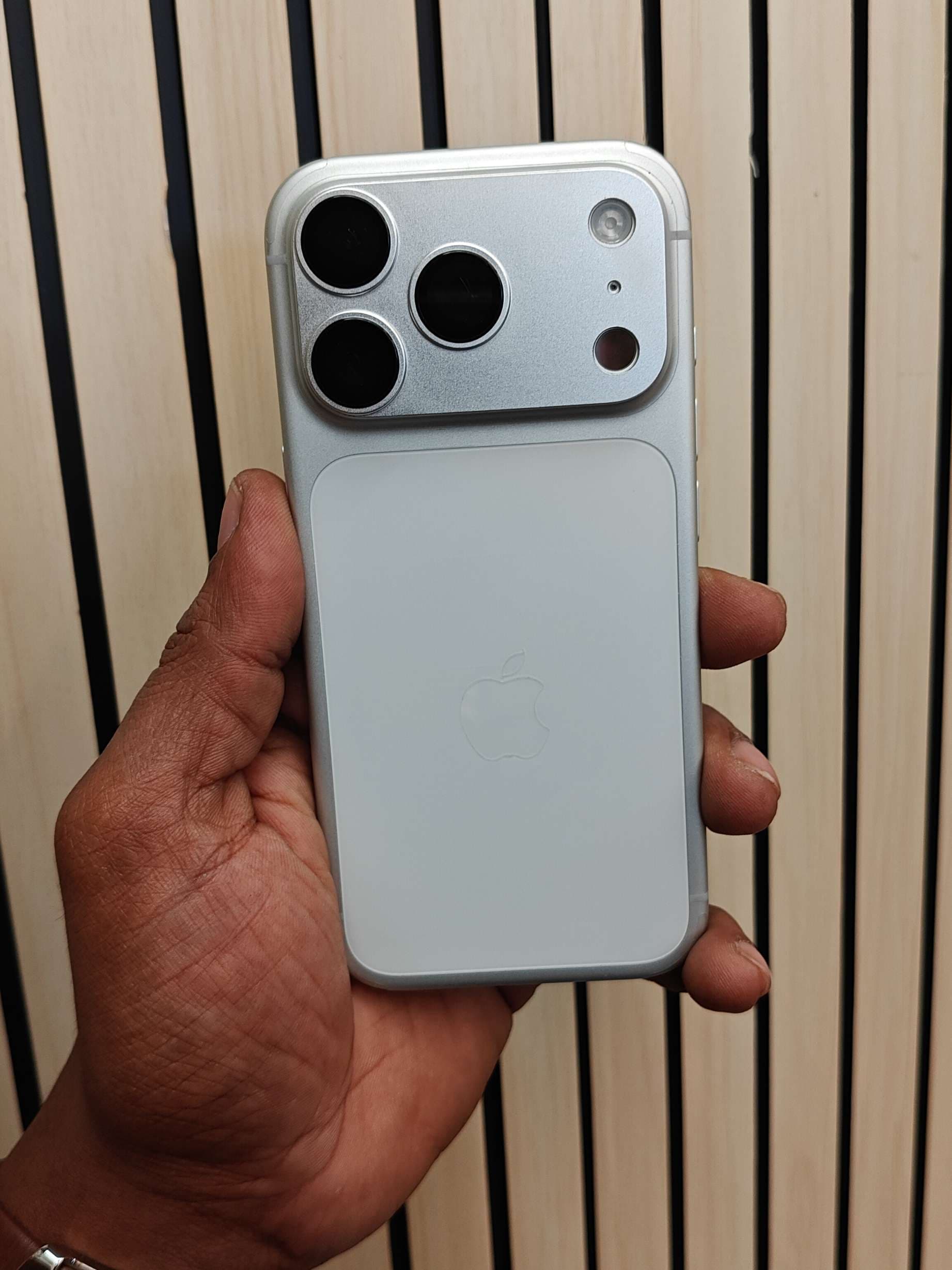 Apple iPhone 17 Pro photo 1