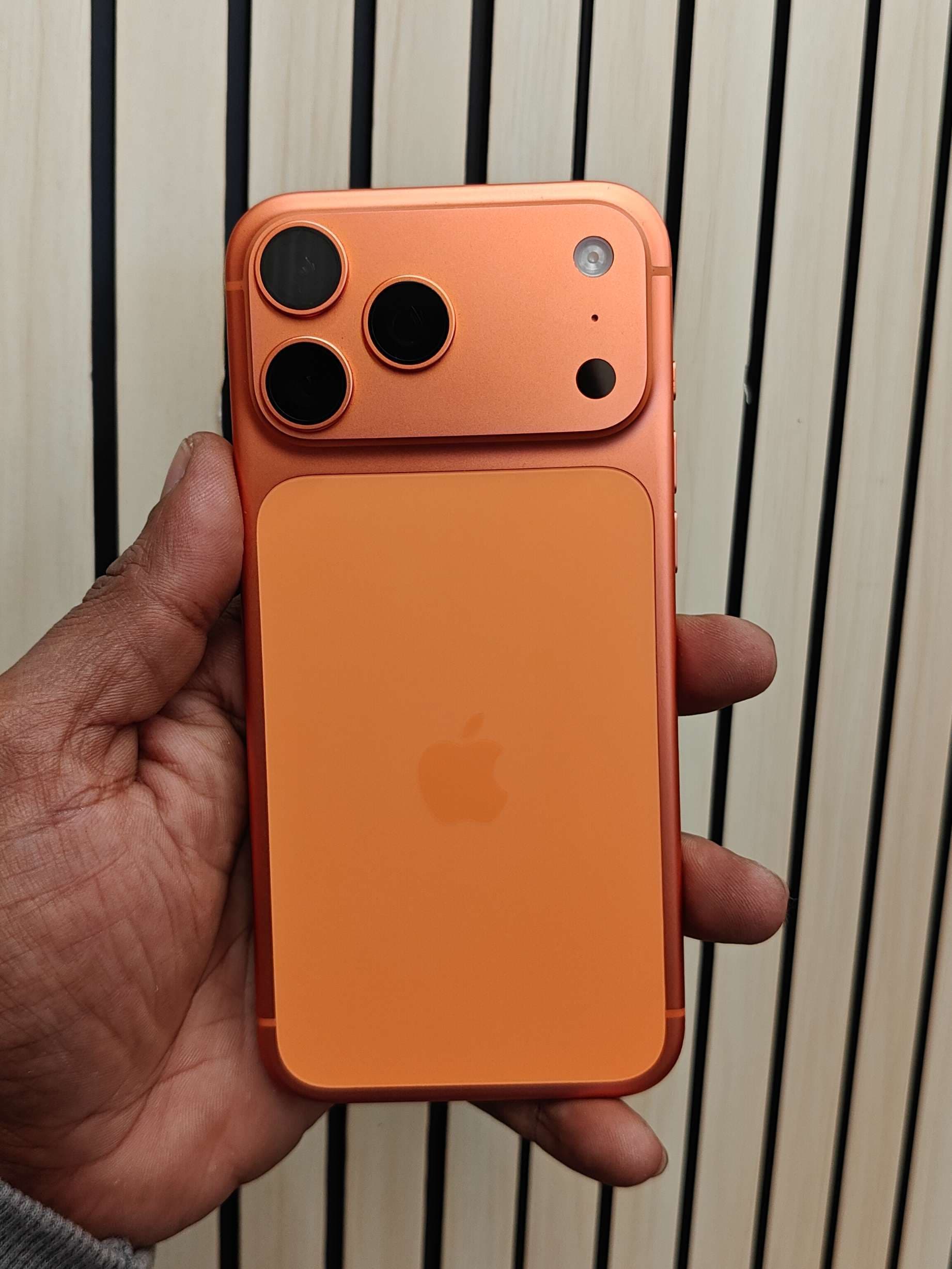 Apple iPhone 17 Pro Max photo 1