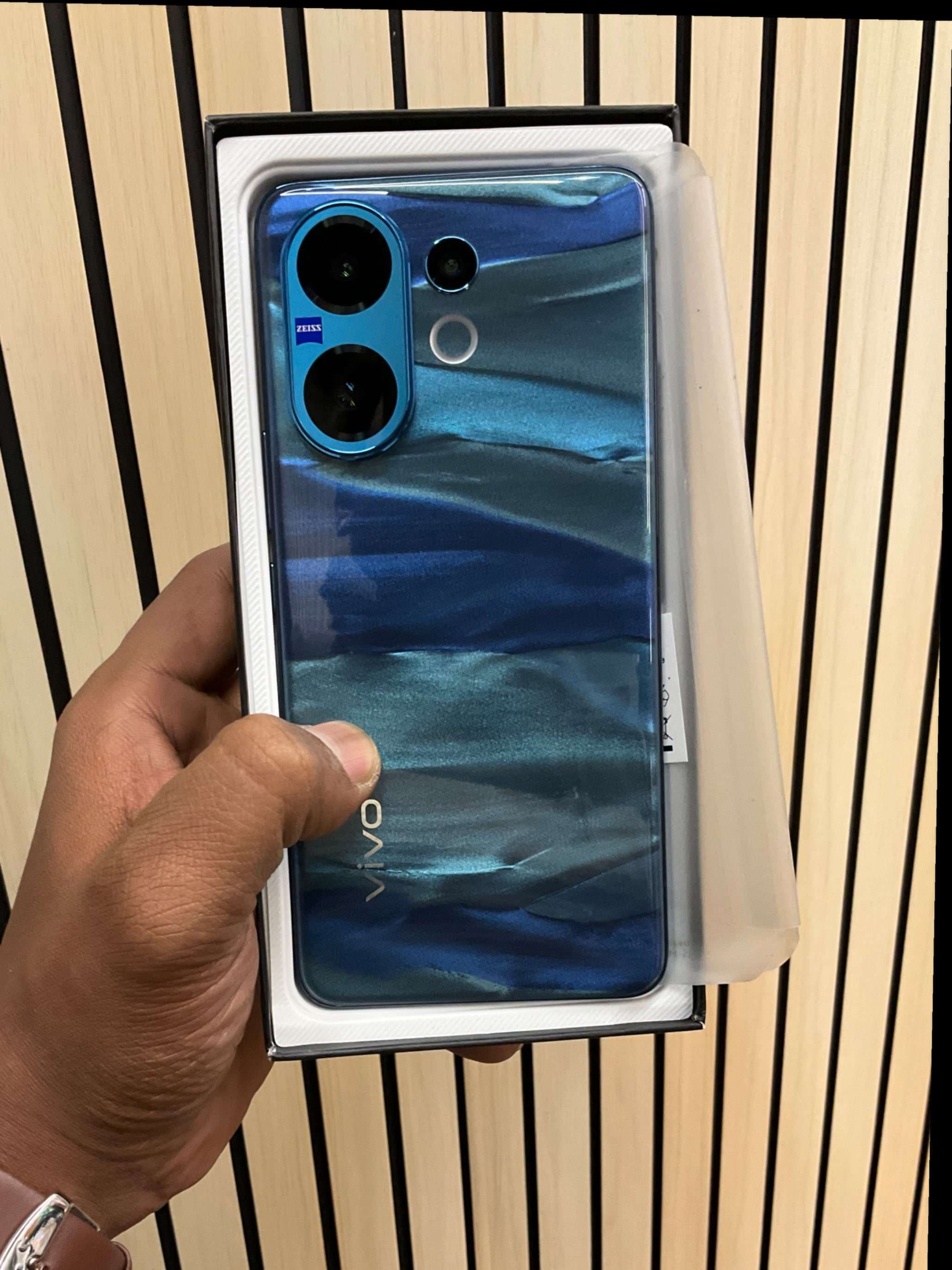 Vivo V60 photo 1