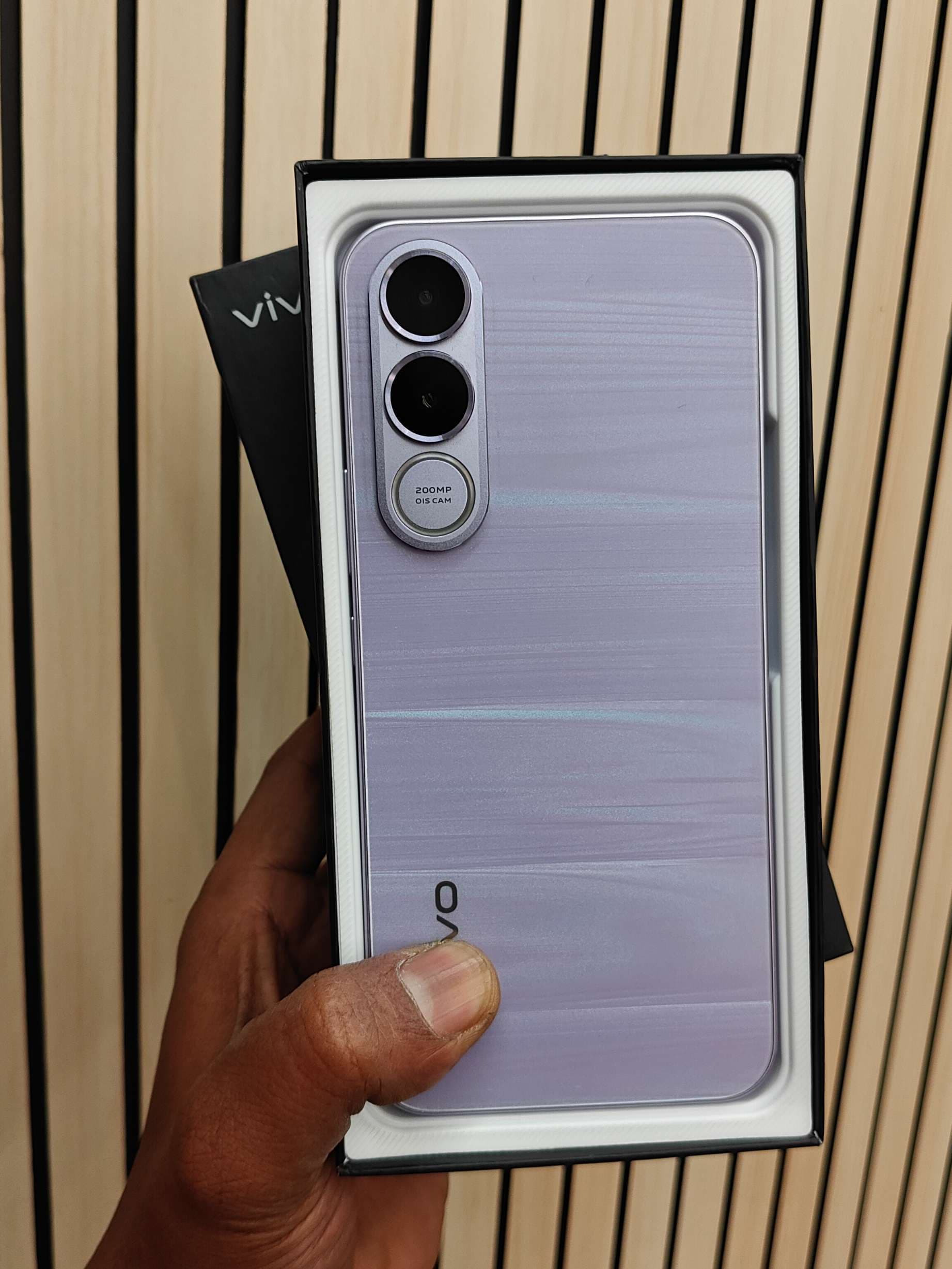 Vivo V70 FE photo 1