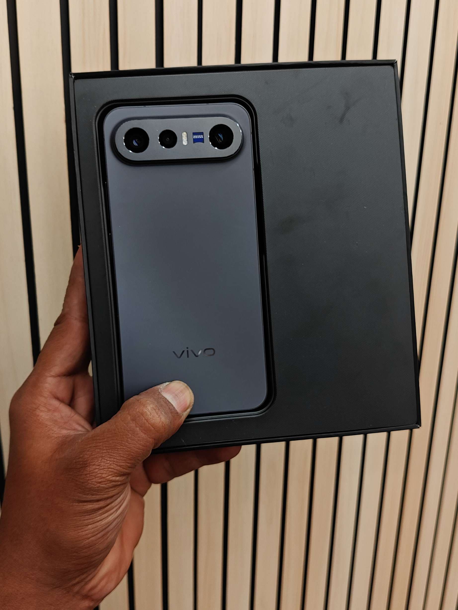 Vivo X300 FE photo 1