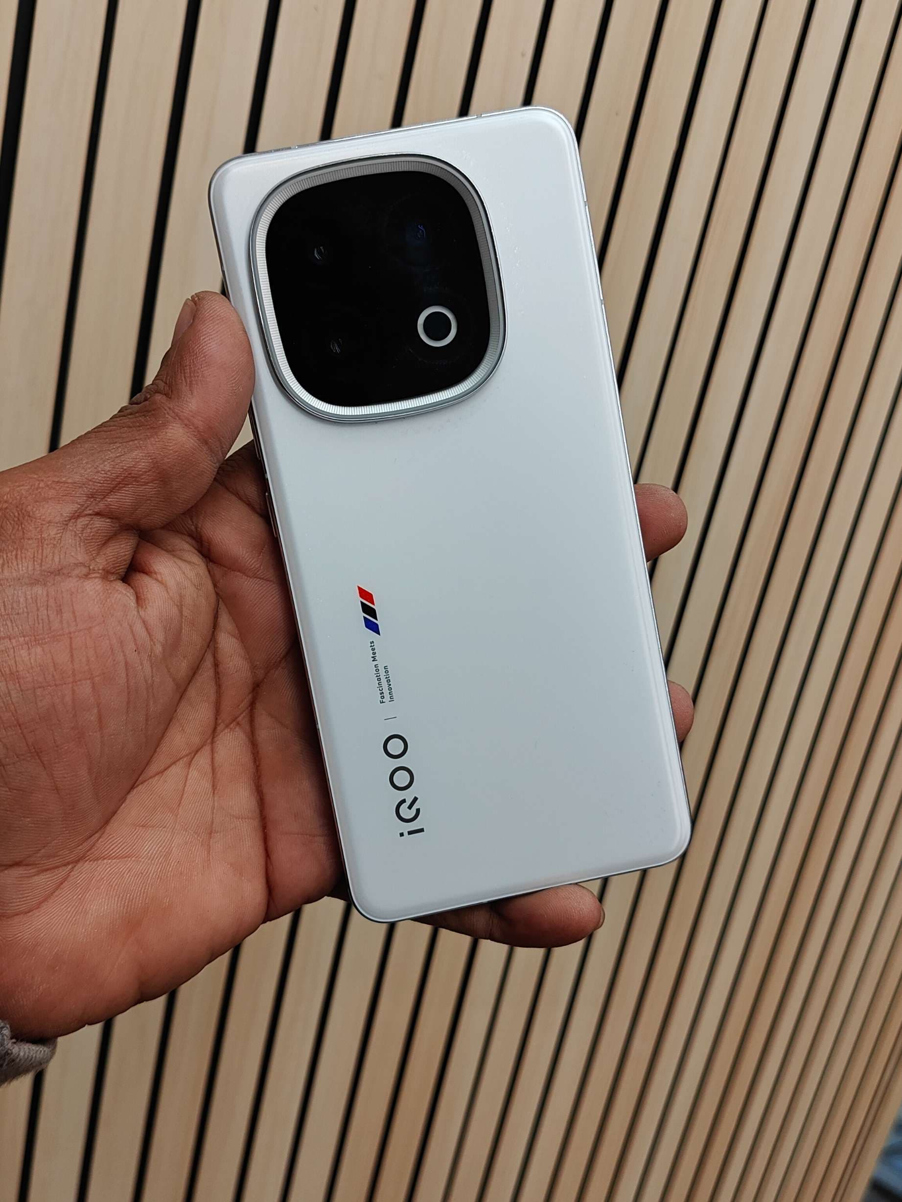 Vivo iQOO 13 photo 1
