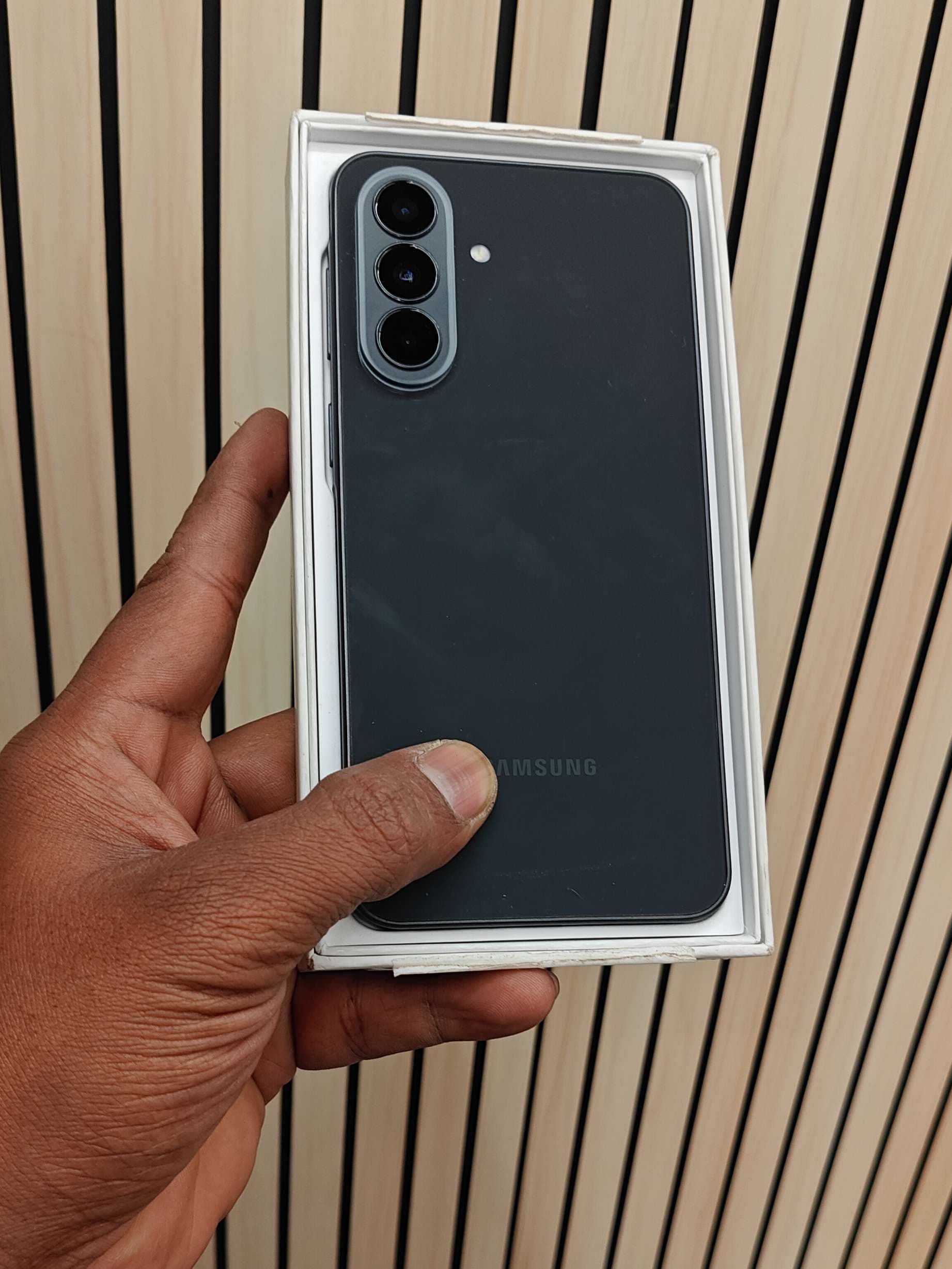 Samsung Galaxy A37 photo 1