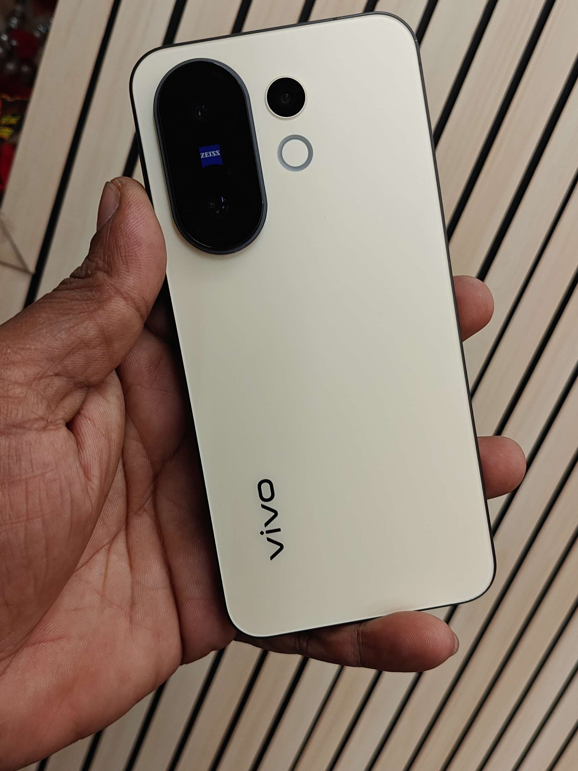 Vivo X200 FE photo 1
