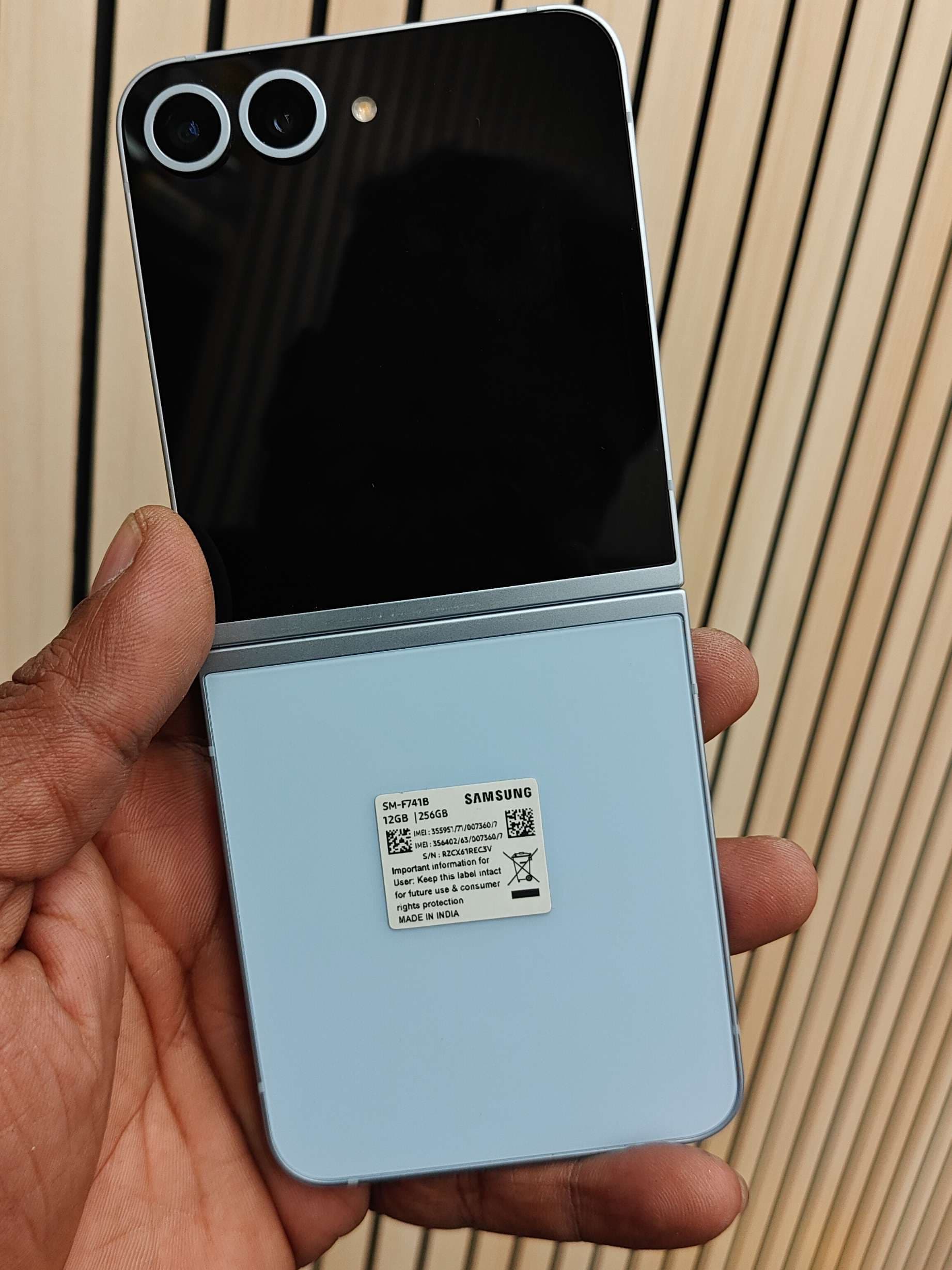 Samsung Galaxy Z Flip 6 photo 1