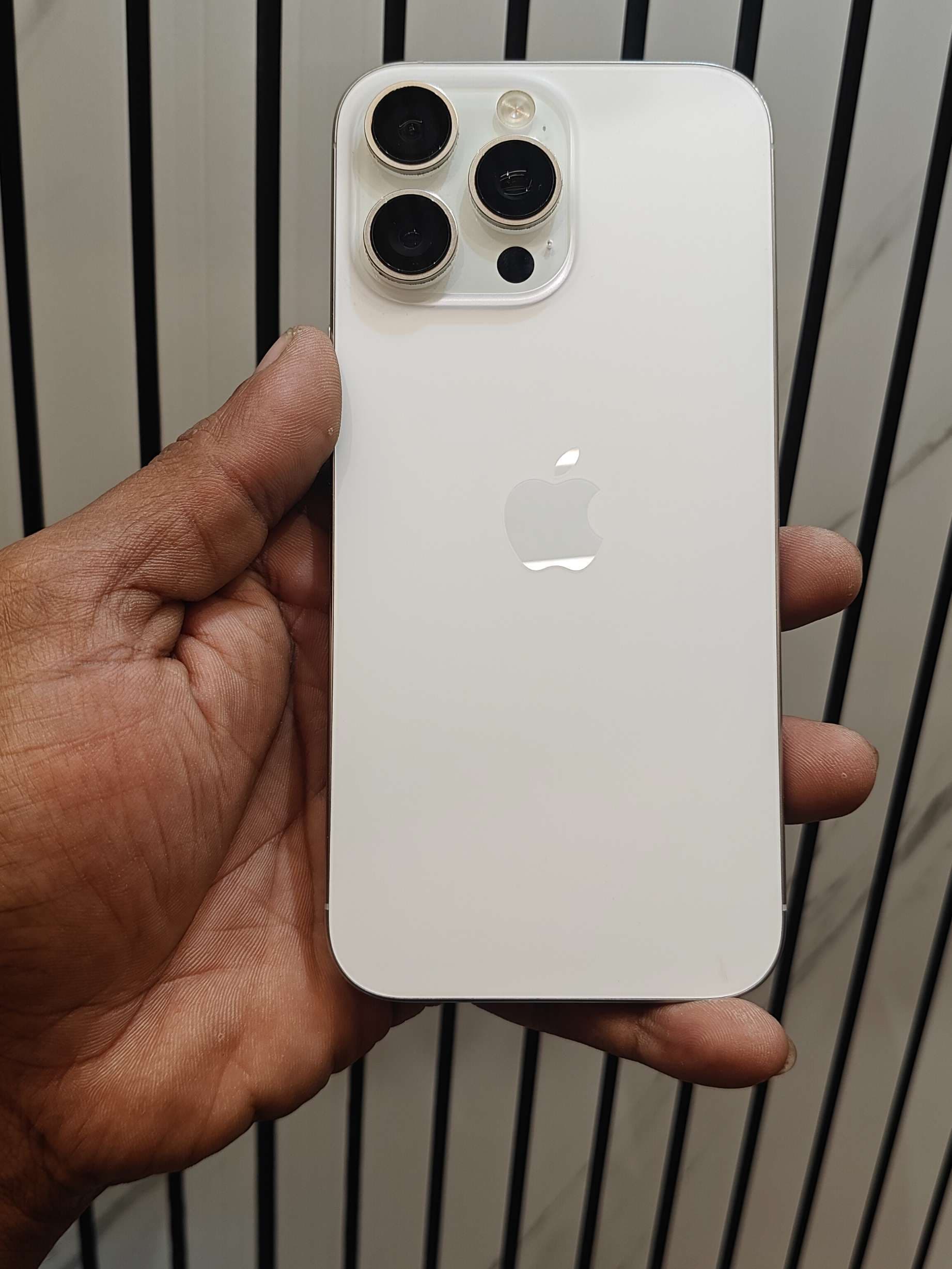 Apple iPhone 16 Pro Max photo 1