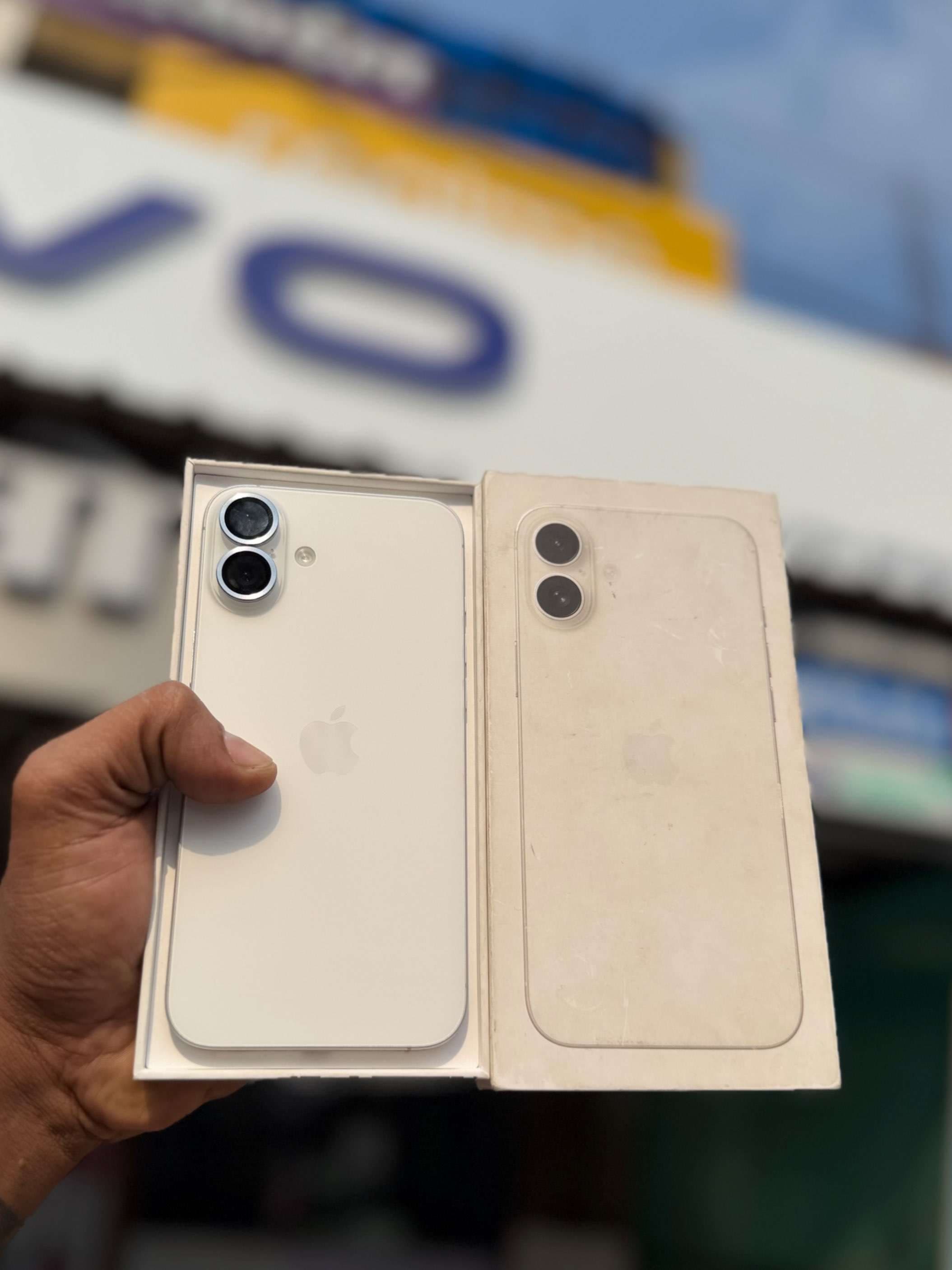 Apple iPhone 16 Plus photo 1