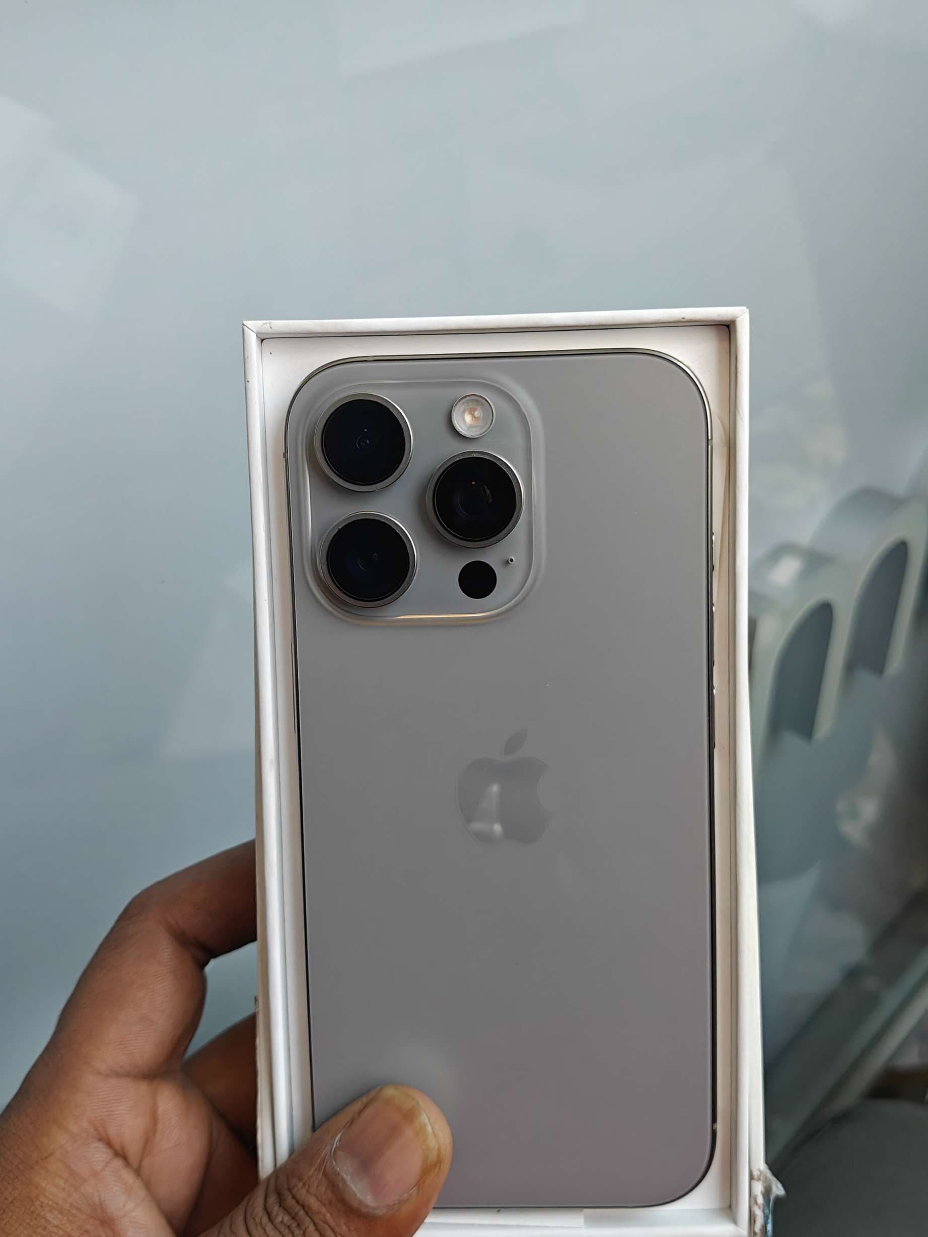 Apple iPhone 16 Pro photo 1