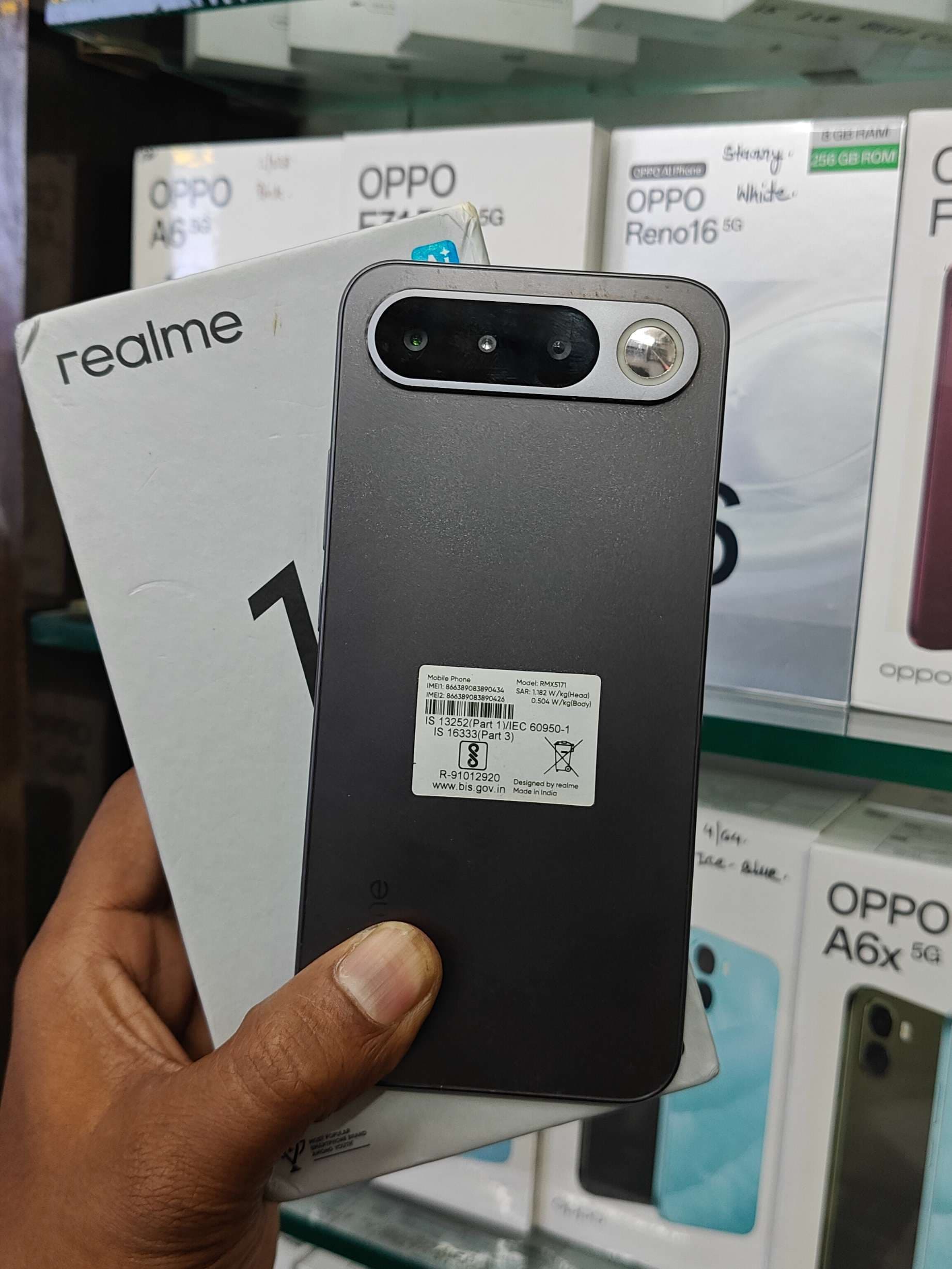 Realme 16 photo 1