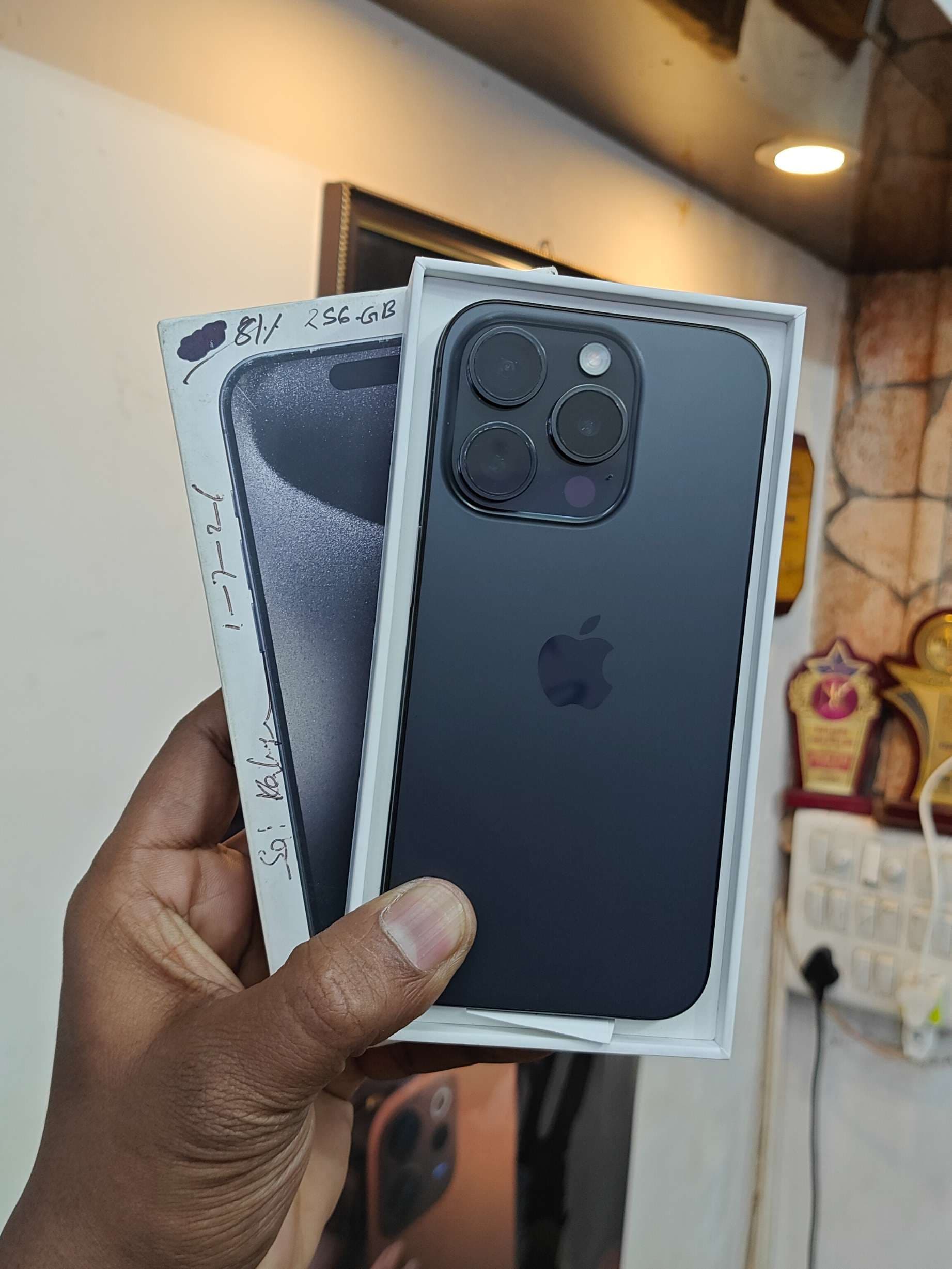 Apple iPhone 15 Pro photo 1