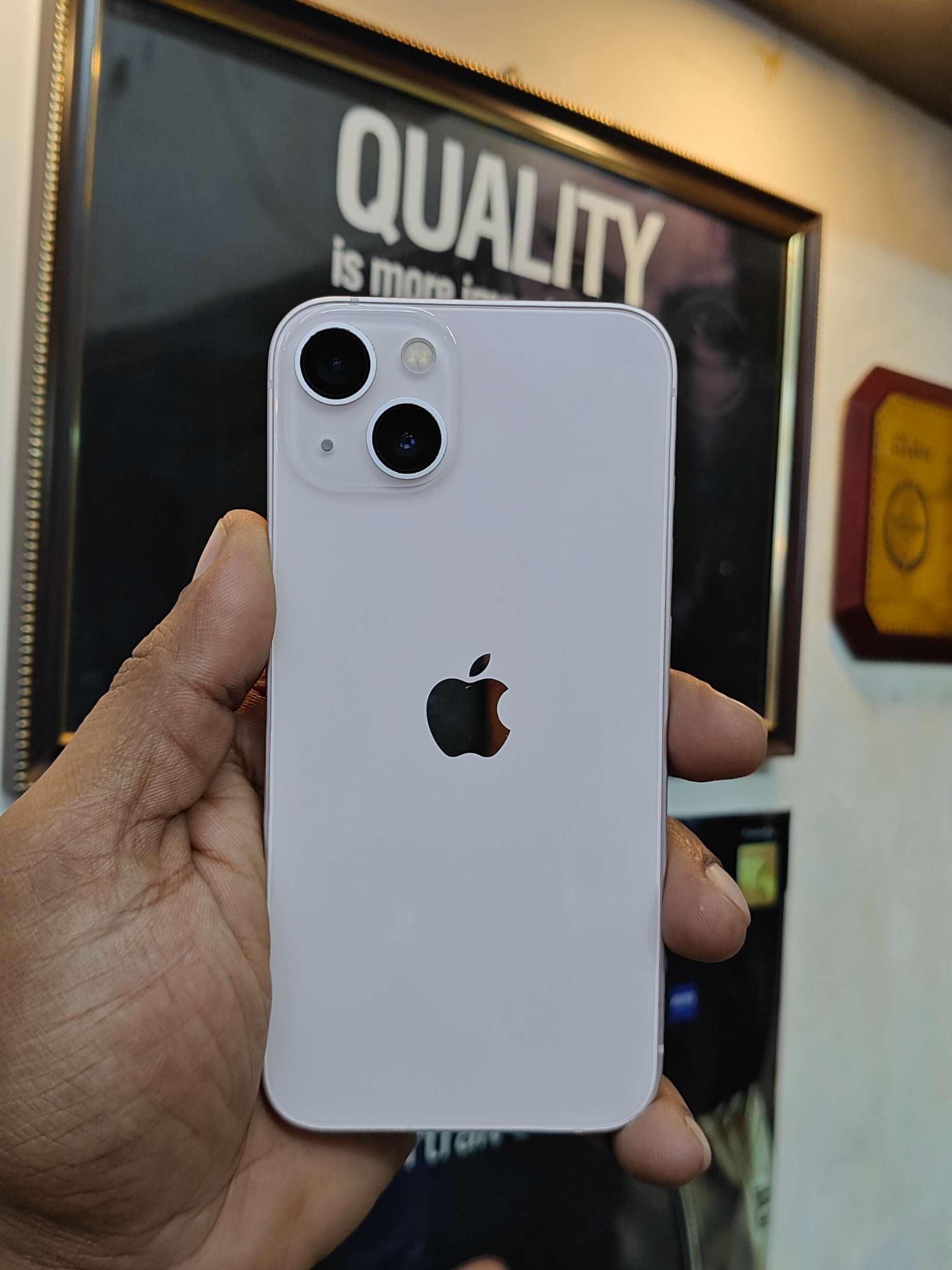 Apple iPhone 13 photo 1