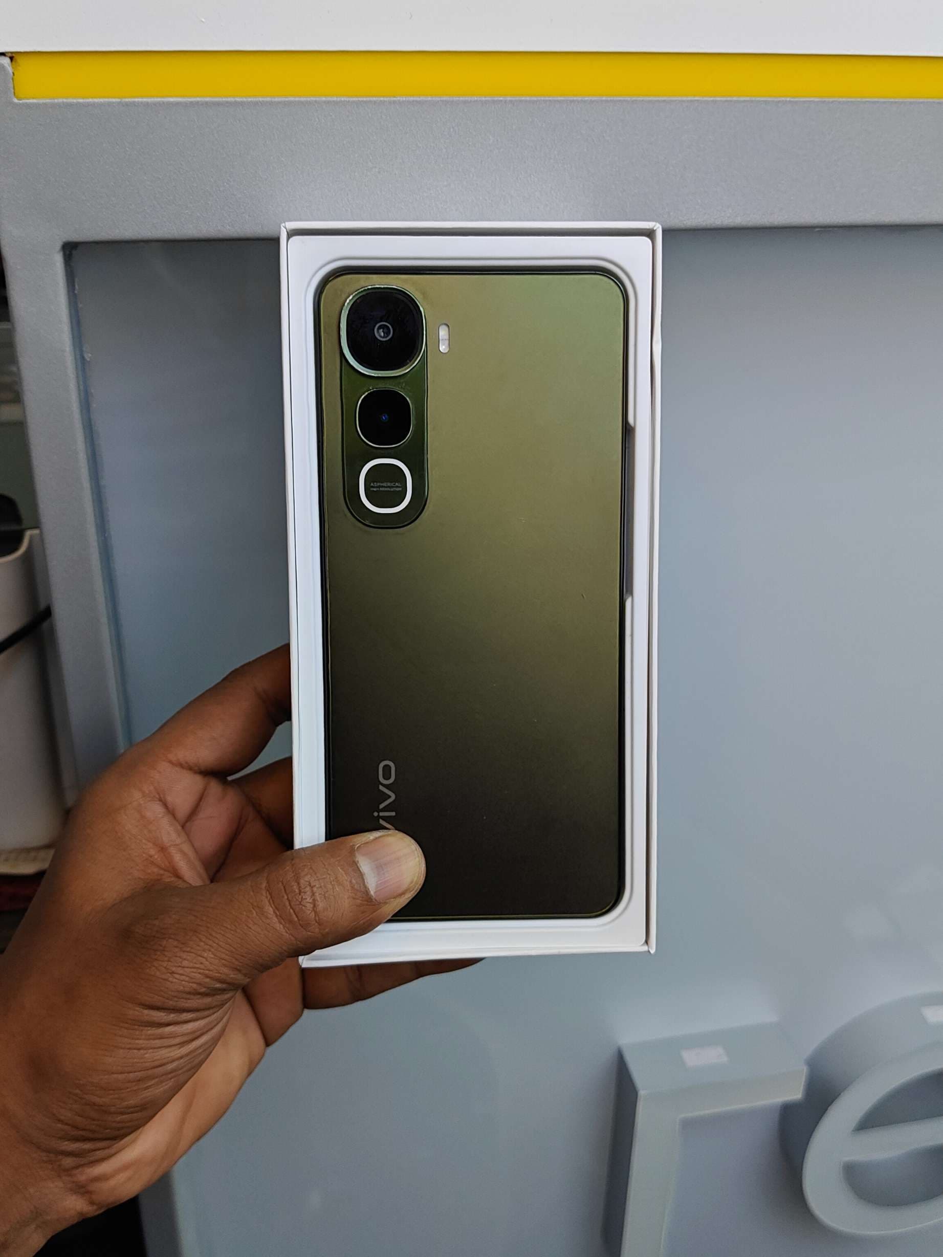 Vivo Y400 photo 1