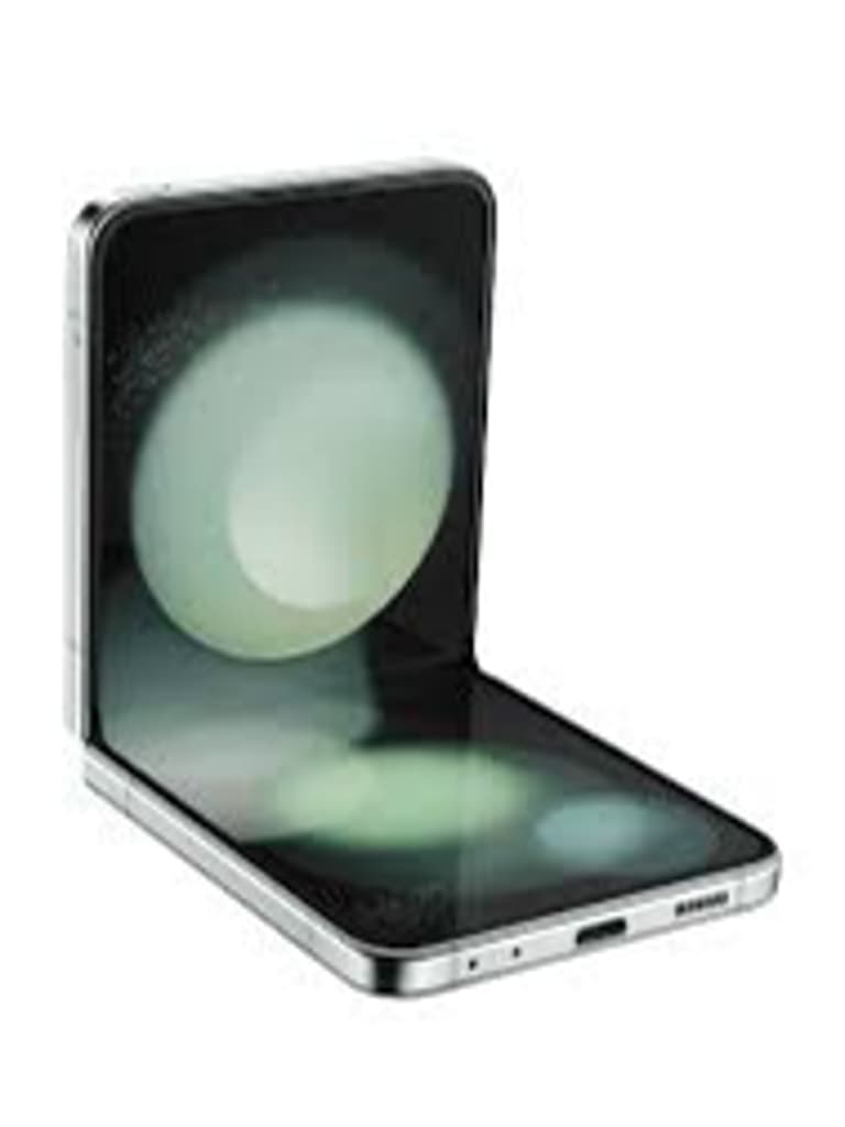 Samsung Galaxy Z Flip 5 photo 2
